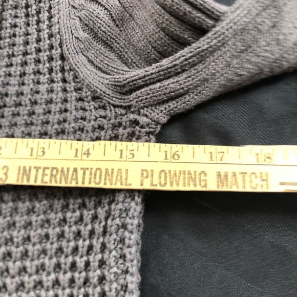 GAP Women's Gray Button-Up Sweater - Picture 4 of 11